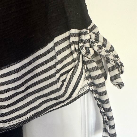 Casual top with fun detail - Picture 2 of 3